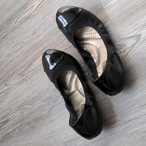 Foldable Women's Black Ballet Flats - Picture 1 of 5